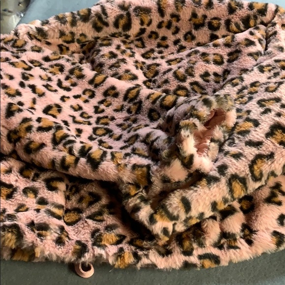 HOLD❌Victorias secret pink cheetah fuzzy coat - Picture 3 of 3